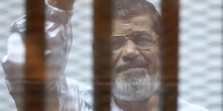 Mohammed-Morsi-disidang780x390