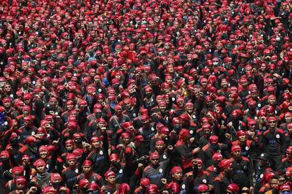 DEMO BURUH: KSPI Tolak Upah Minimum Padat Karya