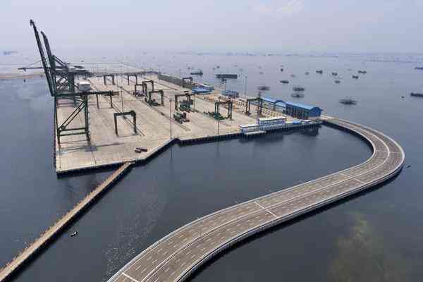 PELABUHAN KALIBARU: Warga Kalibaru Minta Dipekerjakan Di NPCT-1