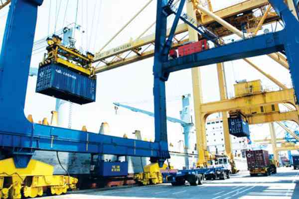 AWARD KEMENHUB: Pelindo III Sabet Penghargaan Pelayanan Prima Sektor Transportasi 2016