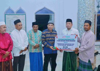 Wakil Bupati Siak Menyalurkan Bantuan Pembangunan Rumah Ibadah melalui Program Kemitraan CSR BRK Syariah