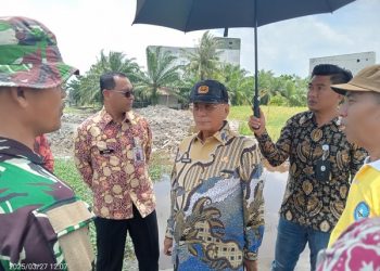Cegah Genangan, Bupati Rohil Pantau Langsung Normalisasi Saluran Air