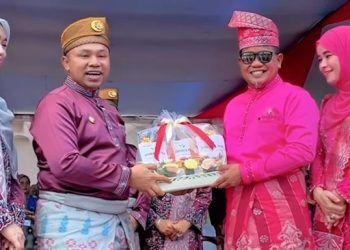 Bupati dan Wabup Pelalawan Hadir Aktif di Pawai Ta’aruf MTQ Riau 2025