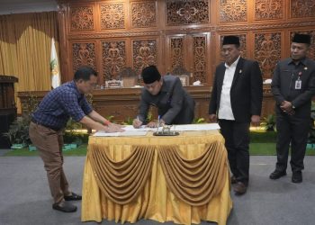 Pj Sekda Kuansing Sampaikan Komitmen Transparansi APBD 2024 dalam Rapat Paripurna DPRD
