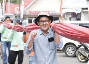 Pemkab Kuansing Bentangkan Merah Putih 2 KM di Tepian Narosa Sambut Pacu Jalur