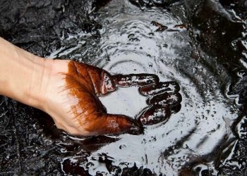 OPEC+ Naikkan Produksi, Minyak Dunia Loyo