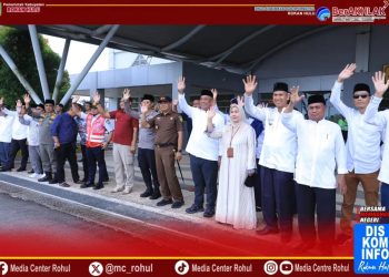 Bupati Rohul Lepas Keberangkatan JCH Kloter 9 di Bandara Tuanku Tambusai