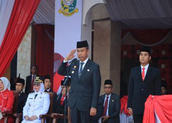 Bupati Kampar Ahmad Yuzar Pimpin Upacara HUT RI ke‑80 dan Serahkan Cenderamata untuk Purna‑Bhakti