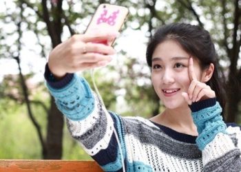 Rahasia Foto Fashion Estetik dengan Kamera HP, Cocok untuk Promosi Online