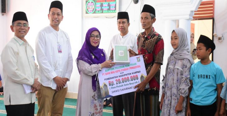 Safari Ramadhan Pemkab Kampar Serap Aspirasi Warga Gunung Sahilan, Bantuan Masjid Disalurkan