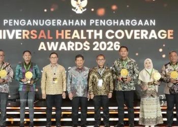 Rohul Masuk Daerah Berprestasi Nasional, Bupati Anton Terima Penghargaan UHC di Jakarta