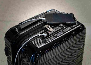 Waspada Charger Umum di Bandara hingga Mall, Ini Risiko Tersembunyi yang Jarang Disadari Pengguna HP