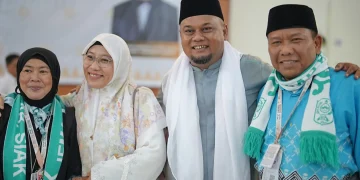 Wakil Bupati Siak Bersama PPIH Sambut Hangat Kedatangan Jemaah Haji Kloter BTH 12 di Batam