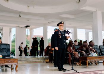 Wakil Bupati Rohil Jhony Charles Hadiri Upacara Hari Bhayangkara Ke-80 di Batu Enam