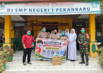Peduli Pelajar di Tengah Kabut Asap, PT Arara Abadi Distribusikan Puluhan Ribu Masker